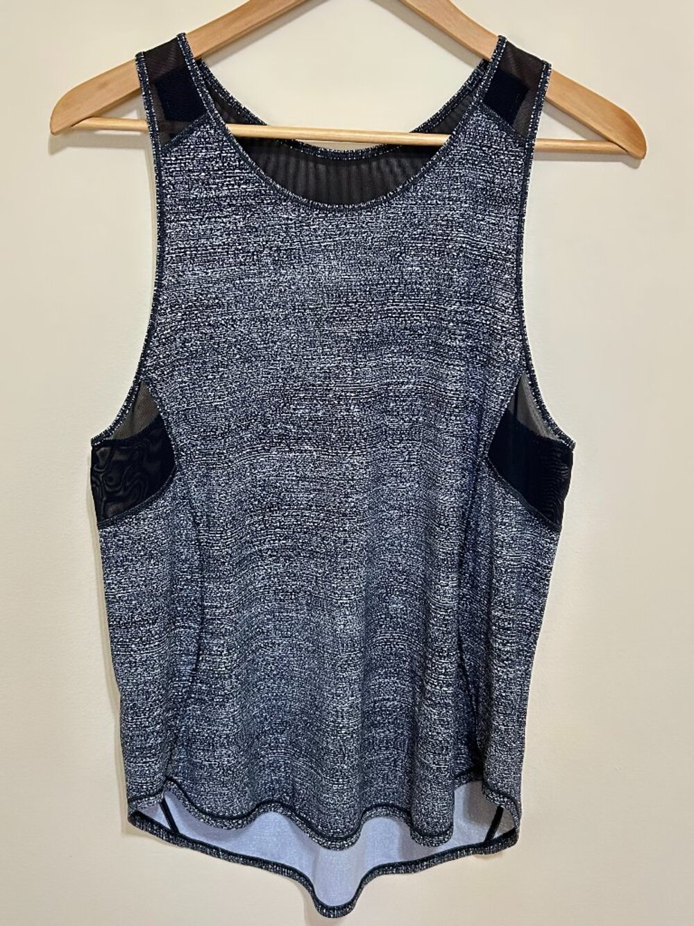 Lululemon Sculp Tank Top Classic Fit Heathered Black and White